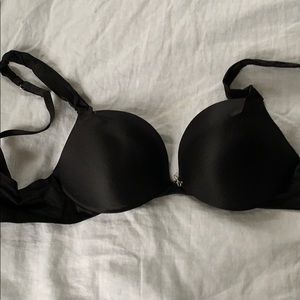 Victoria’s Secret plunge bra 34c